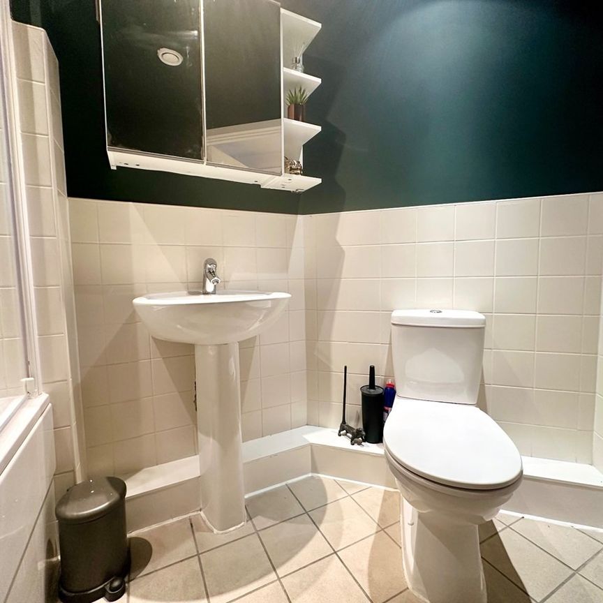 2 Bed Flat, Velocity South, LS11 - Photo 1