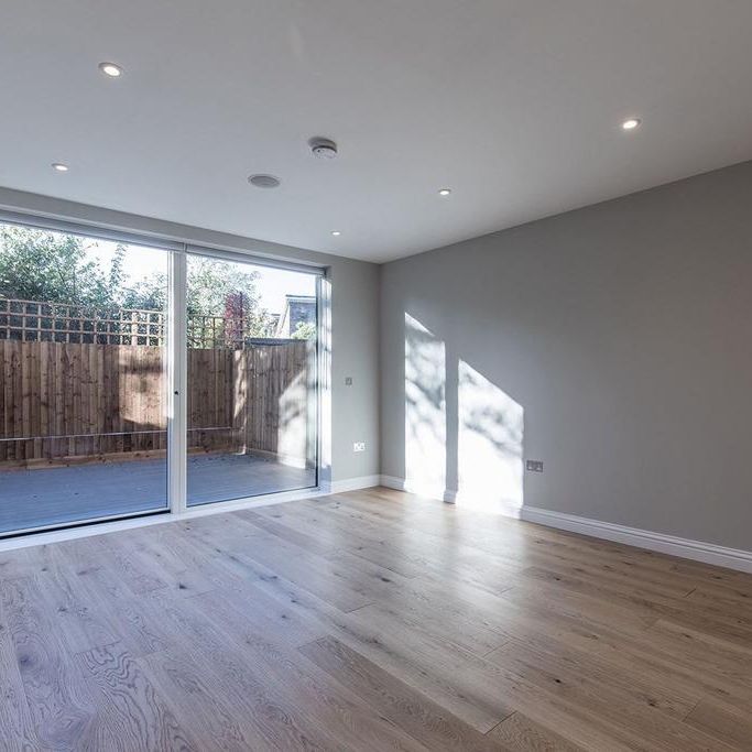 3 bedroom ground floor flat to rent - Photo 1