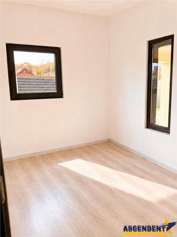 Casa singura in curte, Zizin, Tarlungeni, Brasov - Fotografie 3