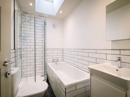 Stunning 6 bedrooms home located on Bowerham Room 6 - Photo 2