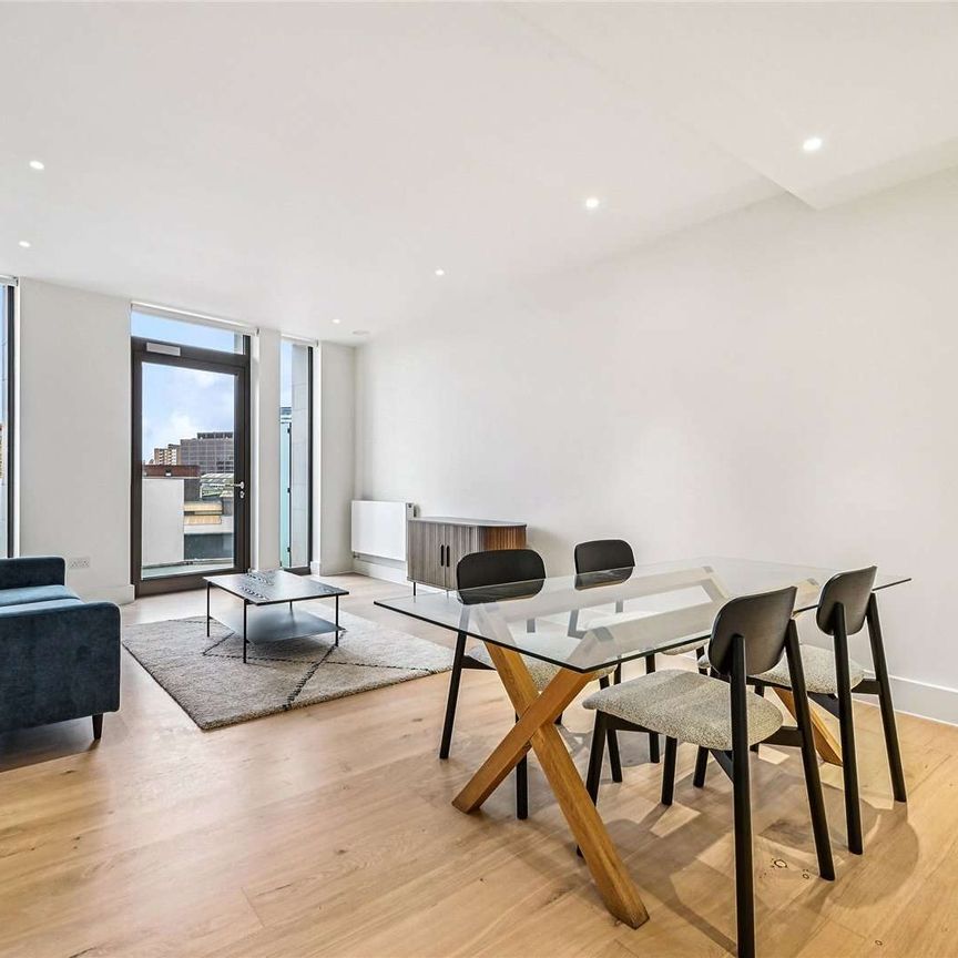 Spacious one bed apartment located in the heart of Waterloo. - Photo 1