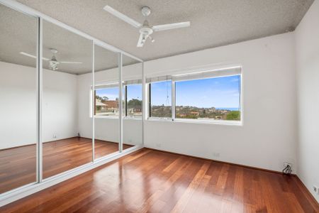 Spacious 2 Bedroom Apartment with Ocean Views - Photo 2
