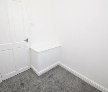Hoyle House Fold, Linthwaite, Huddersfield, HD7 5NG - Photo 2