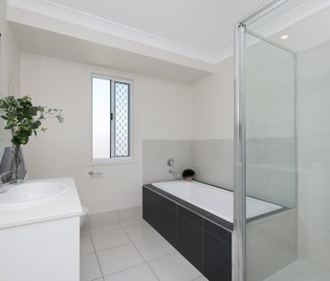 LOW MAINTENANCE MODERN 3 BEDROOM HOME IN QUIET SUBURB - Photo 1