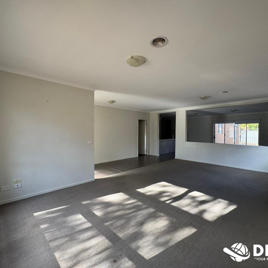 Spacious 4 Bedroom House - Photo 1