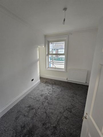 8 bedroom house to rent - Photo 2