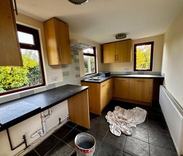 2 bedroom semi-detached bungalow to rent - Photo 6