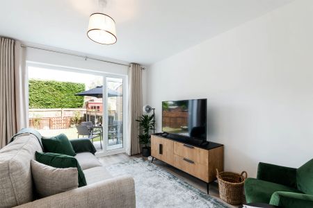 2 Bed, House - Photo 2