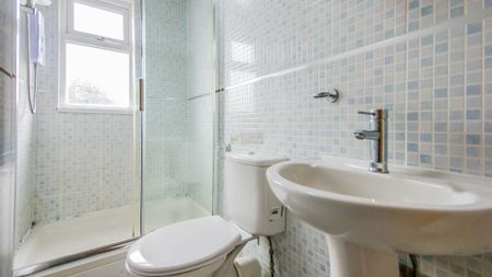 203 Hubert Road - Photo 2