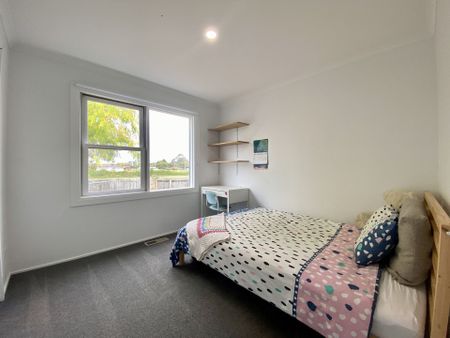 Stylish home in Quiet Location with Separate Studio - Photo 4