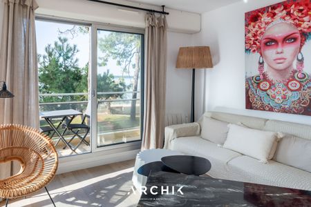 Architecture contemporaine, cet appartement de 60 m2 situé au premier étage d'une résidence standing installée au coeur d'un parc paysager, offre un accès direct à la plage du Moulleau. - Photo 3