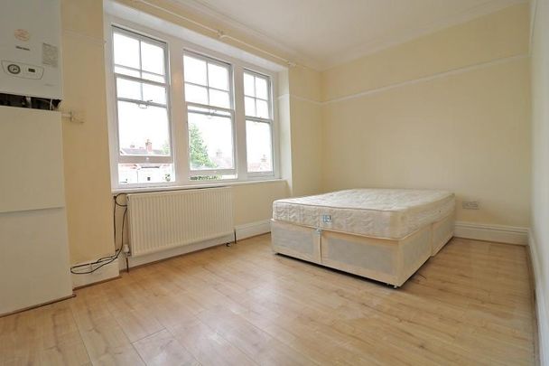 3 bedroom flat to rent - Photo 1