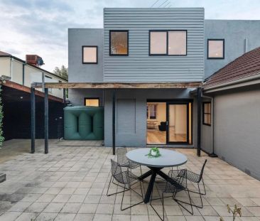 Beautifully Renovated 1930s Family Residence with 5 Bedrooms Plus S... - Photo 4