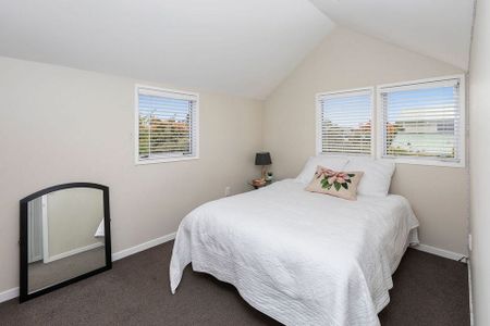 Large Family Home, newly renovated! - Photo 3