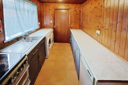 3 bedroom House To Let - Photo 3