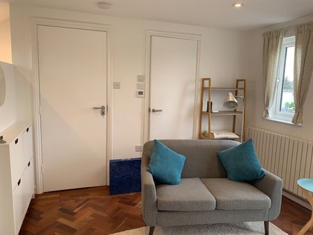 Studio Flat, Melbourne Avenue, N13 - Photo 2