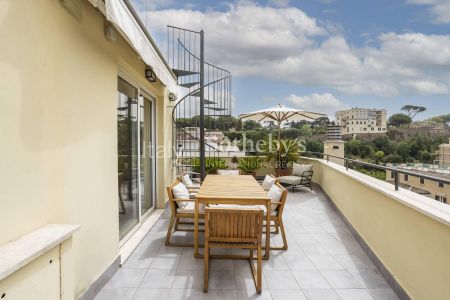 Attico ristrutturato con vista Cupola di San Pietro - Photo 3