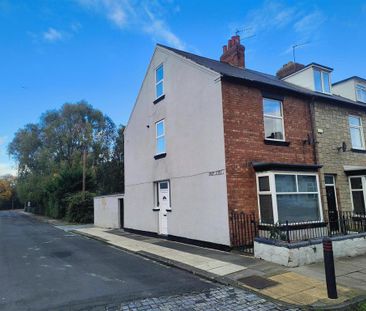 2 bedroom end of terrace house to rent - Photo 2