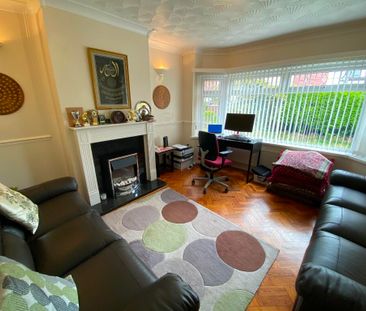 £1,800 PCM, Spacious Furnished Four Bedroom Semi-Detached House wit... - Photo 1