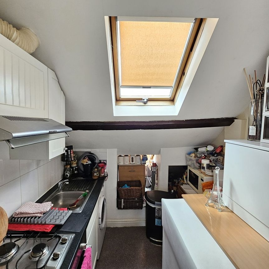 1 Bed Flat, London, NW11 - Photo 1