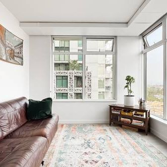 With in-suite storage / city & mountains view concrete apartment at He - Photo 1