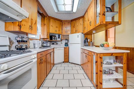 For Lease - 381 Water Drive, Georgina, Ontario - Photo 3