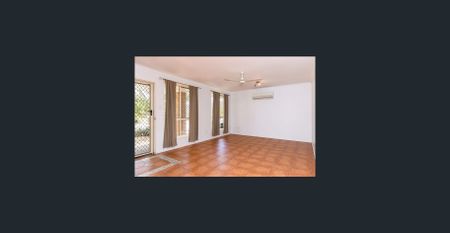 BEAUTIFUL FAMILY HOME WITH SOLAR AND EXTRA MULTI PURPOSE ROOM AVAILABLE NOW - Photo 5