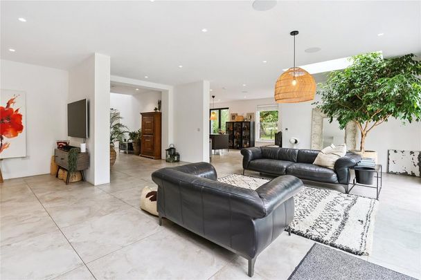 5 bedroom detached house to rent - Photo 1