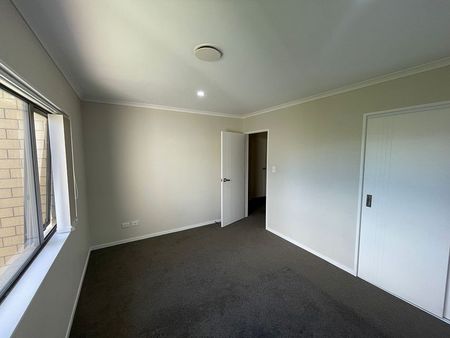 4 Bedroom + 2.5 Bathrooms + 1 Garage - Photo 3
