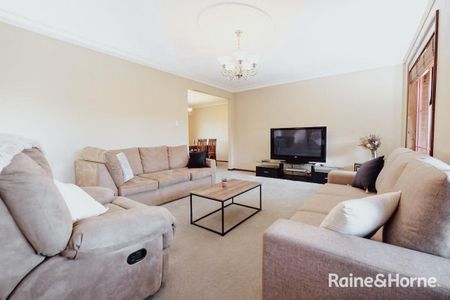 FULLY FURNISHED FAMILY HOME IN SOUTH MUDGEE - Photo 3
