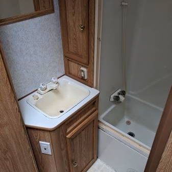 RV Fifth Wheel - Photo 3