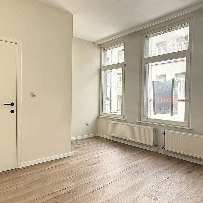 Appartement te huur in Antwerpen voor € 920 met 2 slaapkamers - Photo 1