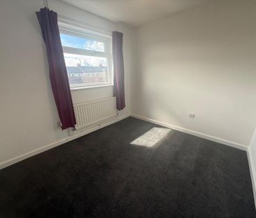 3 bedroom flat to rent - Photo 2