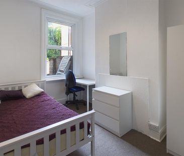 4 bedroom House To Let - Photo 3