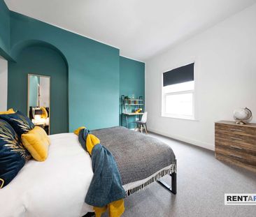 🏡 A Stylish Slice of Town Centre Living – Just 4 Stunning Rooms Up ... - Photo 4