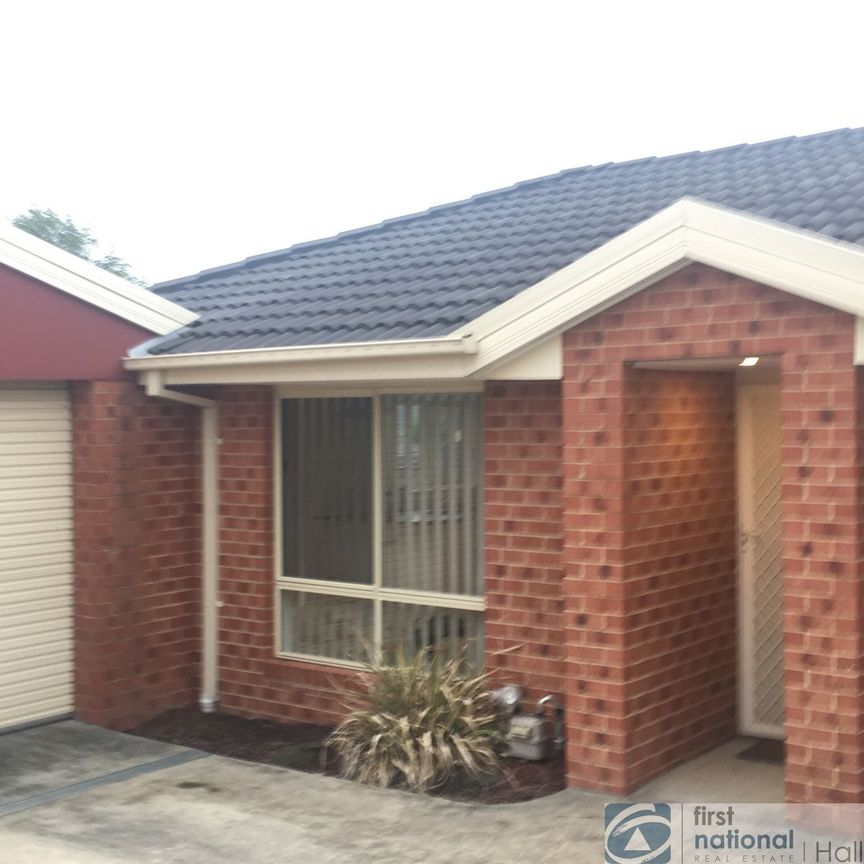 Charming 2-Bedroom Unit - Photo 1