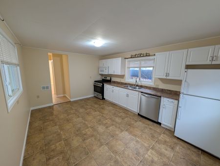 For Lease - 1013 High Street, Peterborough, Ontario - Photo 5