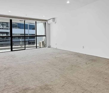 Sunny and Spacious Apartment in Fantastic Beach Location - Photo 3