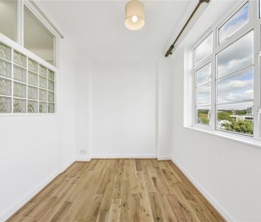 2 bedroom property to let - Photo 3