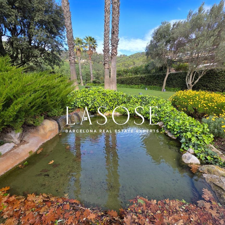 264m² Triplex to rent in Sarrià, Barcelona with terrace - Photo 1