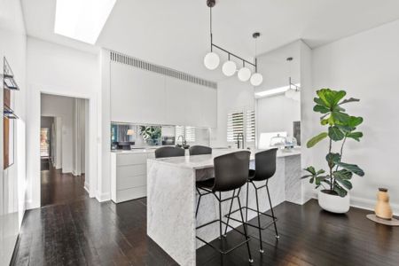 Architecturally Designed Coastal Residence – Moments from Bronte & Clovelly Beaches - Photo 3