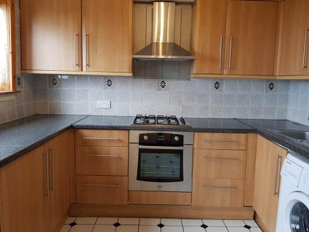 3 bedroom flat to rent - Photo 5