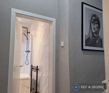 3 bedroom flat to rent - Photo 6