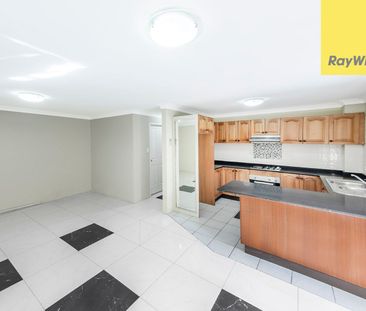 BEAUTIFULLY COSY RENOVATED 3 BEDROOM UNIT - Photo 5