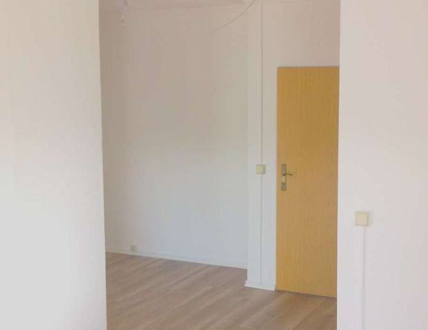 1. OG + moderne EBK + Garage + modernes Laminat u.v.m. - Foto 1