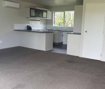 Sunny 2-Bedroom Home with Garage - Photo 1