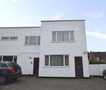 CLOSE TO WATFORD HOSPITAL - Photo 6