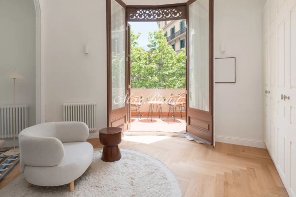 Espectacular propiedad reformada en Eixample - Foto 1