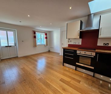 Gilberts Lane, Swindon, Highworth - Photo 5