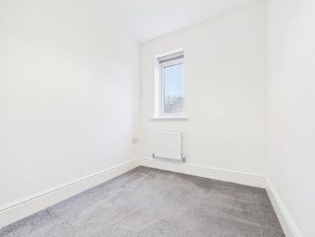 4 bedroom detached house to rent - Photo 5